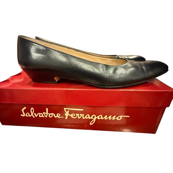 Vintage Salvatore Ferragamo Black Leather Women's Flats sz 7.5 AAAA - Picture 3 of 7